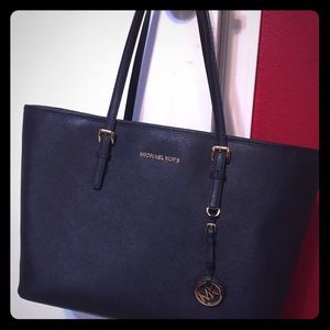Michael Kors Jet Set Tote Black